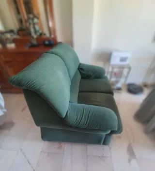 Sofá de 2 plazas verde