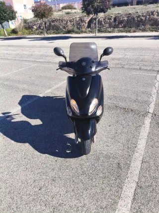 Yamaha Majesty 125 Negra