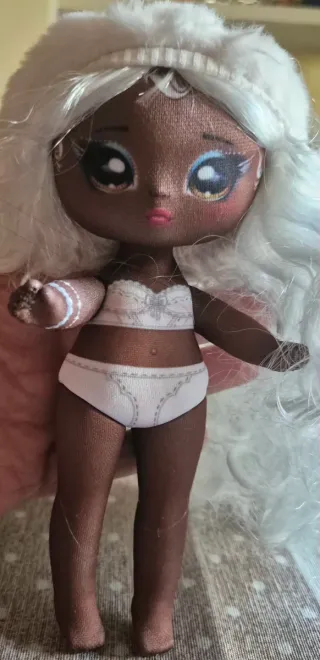 2 Bambole Na Na Na Surprise!