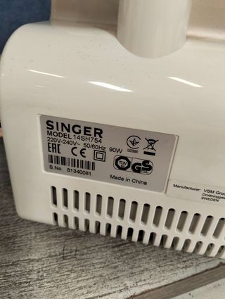 Maquina de coser overlock Singer