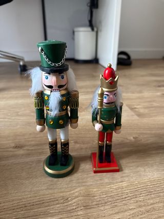 Cascanueces de madera decorativos