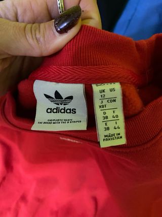 Sudadera Adidas Roja Corta y oversize