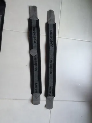 Rodillera articulada con estabilizadores laterales