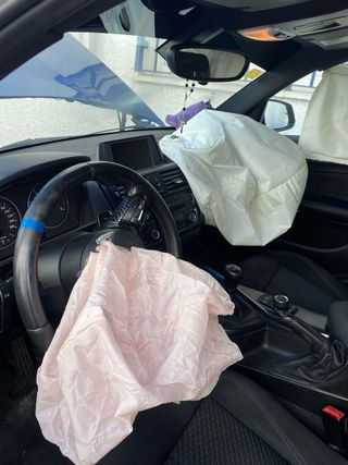 BMW ACCIDENTADO Serie 1 2015