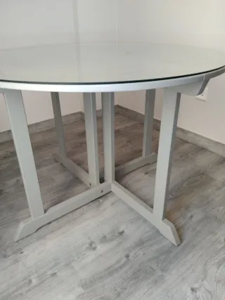 Mesa y 4 sillones de jardin.