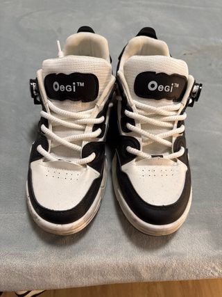 Tenis Negros y Blancos