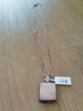 Cadena con colgante de ambar