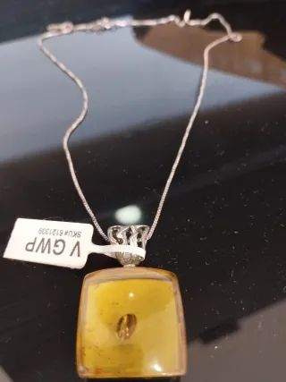 Cadena con colgante de ambar