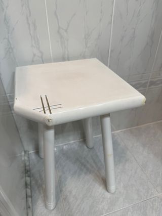 Mueble baño mármol y taburete