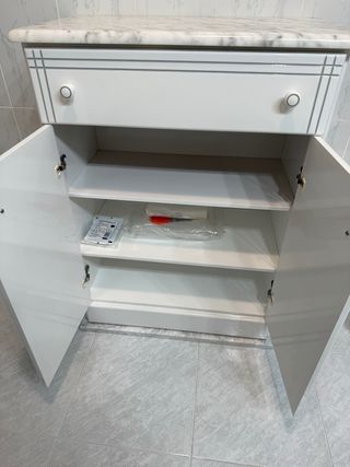 Mueble baño mármol y taburete