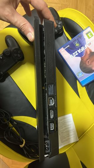 PS4 Slim 13.0 1TB 2 Mandos FIFA Como nueva