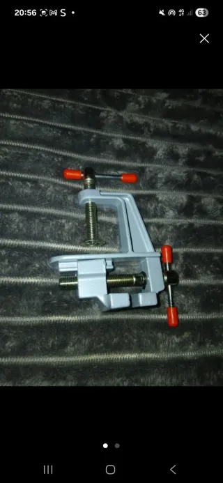 Sargento pequeño para herramientas