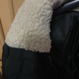 Chaqueta Bershka Negra con Cuello Borreguito