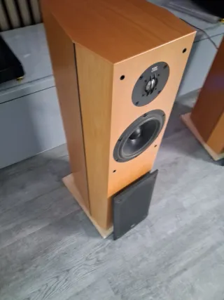Altavoz izquierdo JBL XTi 40