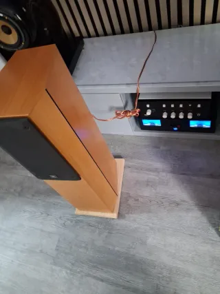 Altavoz izquierdo JBL XTi 40