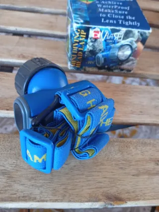 Linterna y cuchillo de buceo. Regalo:frontal negro