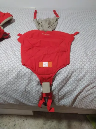 Mochila portabebés Stokke roja