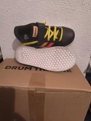 Zapatillas Adidas niño talla 32