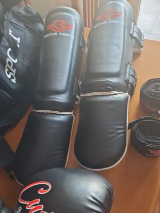 Pack Kickboxing Guantes y Tibiales