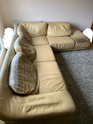 Divano Chaise Longue In Ecopelle Beige