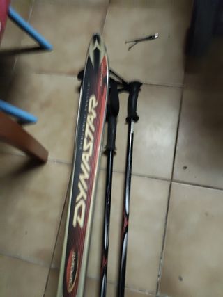 Esquís y bastones para adulto