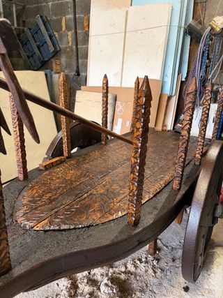 Carro de madera antiguo restaurado