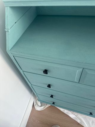 Cómoda restaurada color verde azulado