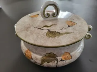 Zuppiera Deruta ceramica decorata fiori