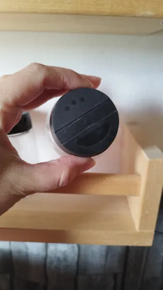 Porta spezie Ikea in vetro e legno