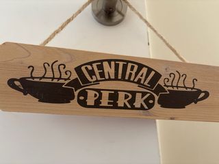 Cartel Central Perk Madera Jute