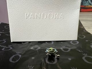 Charm Pandora Rana Plata y Verde