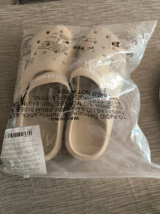 Zuecos Crocs Beige Fashion