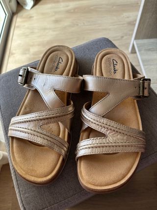 Sandalias Clarks Piel Doradas Tallaje pequeño