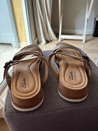 Sandalias Clarks Piel Doradas Tallaje pequeño