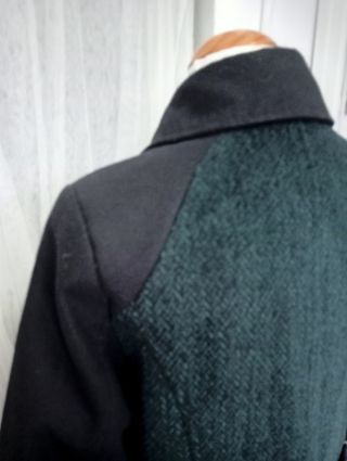 Abrigo muy chic tweed verde y paño negro