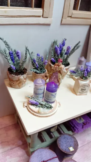 Decorazioni casa delle bambole lavanda