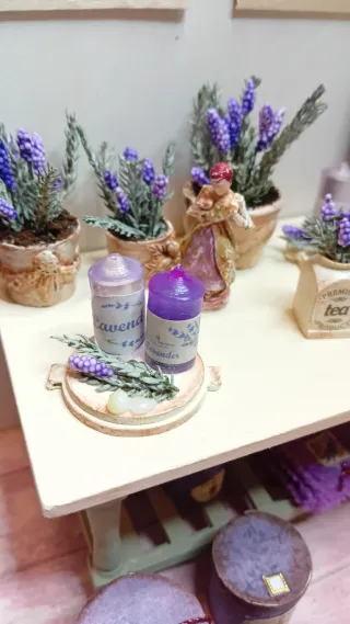 Decorazioni casa delle bambole lavanda
