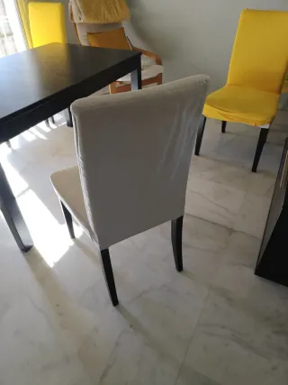 Mesa extensible y 6 sillas