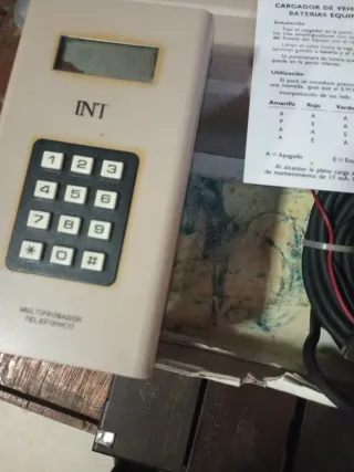 Cargador INT-135 para baterías