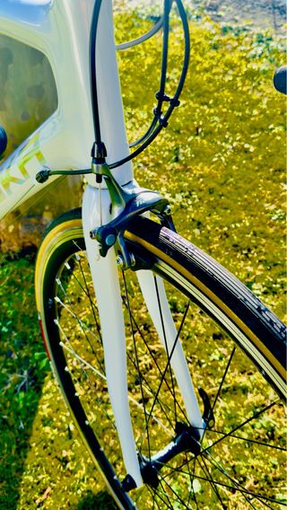 Bicicleta de carretera blanca