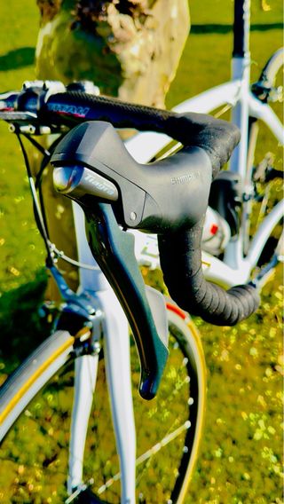 Bicicleta de carretera blanca