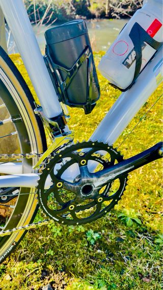 Bicicleta de carretera blanca