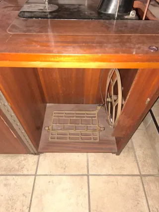 Máquina de coser Alfa antigua