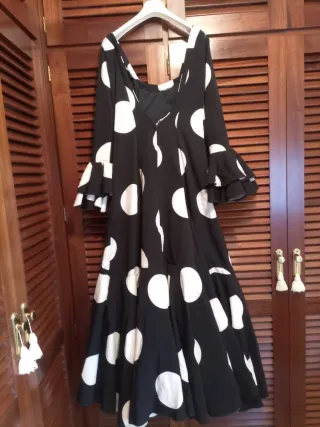 Vestido Flamenca Lunares Blanco y Negro