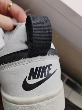 Zapatillas Nike Blancas y Negras