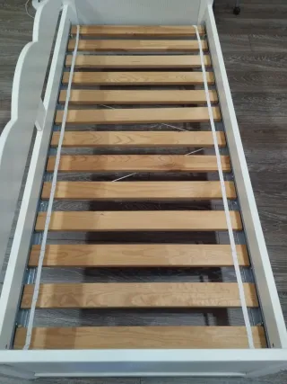 Cama infantil/diván blanco