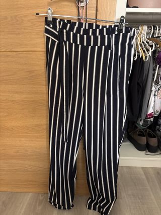 Pantalones de rayas azul y blanco