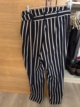 Pantalones de rayas azul y blanco