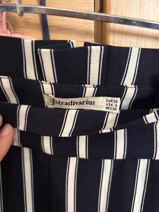 Pantalones de rayas azul y blanco