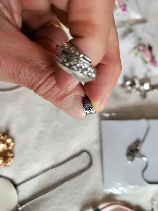 Lote Bisutería: Broches, Collares, Anillos